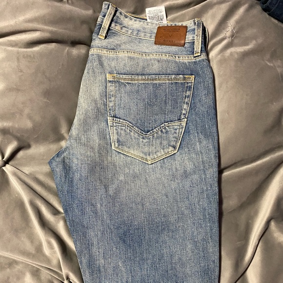 GUESS JEANS - Picture 2 of 3